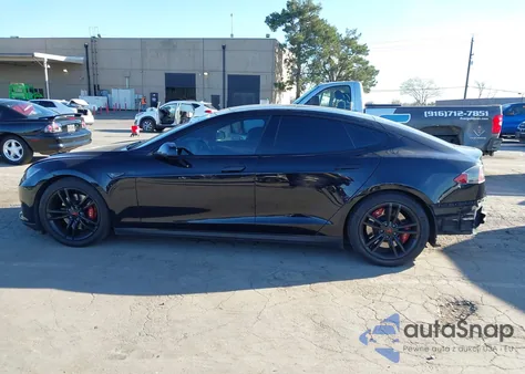 2015 Tesla Model S 70D/85D/P85D z USA, uszkodzony, nr VIN 5YJSA1E21FF105775